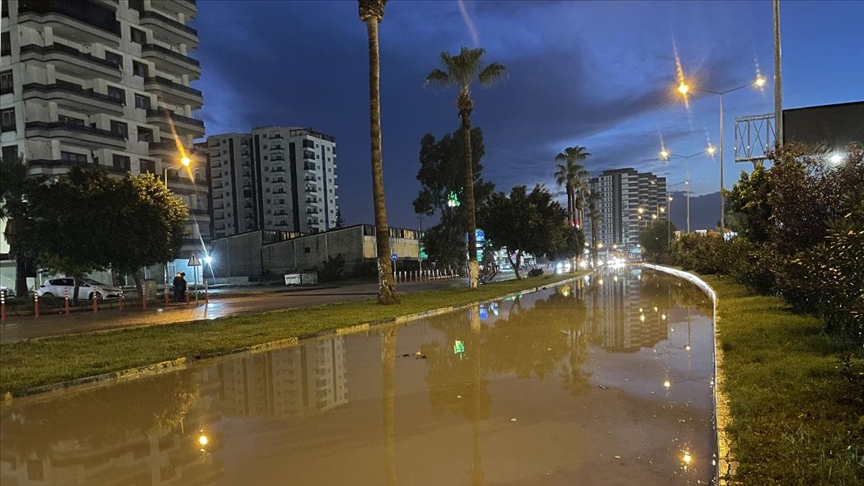Hatay'da sağanak hayatı olumsuz etkiledi