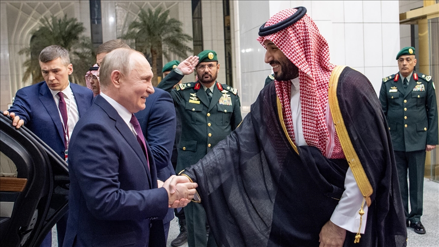 Владимир Путин прибыл в Саудовскую Аравию