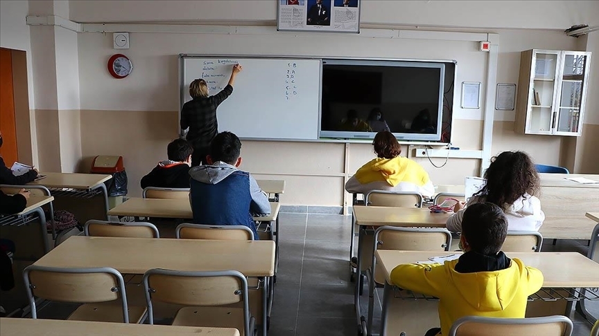 Bakan Tekin, öğretmelerin "alan değişikliği" takvimini açıkladı