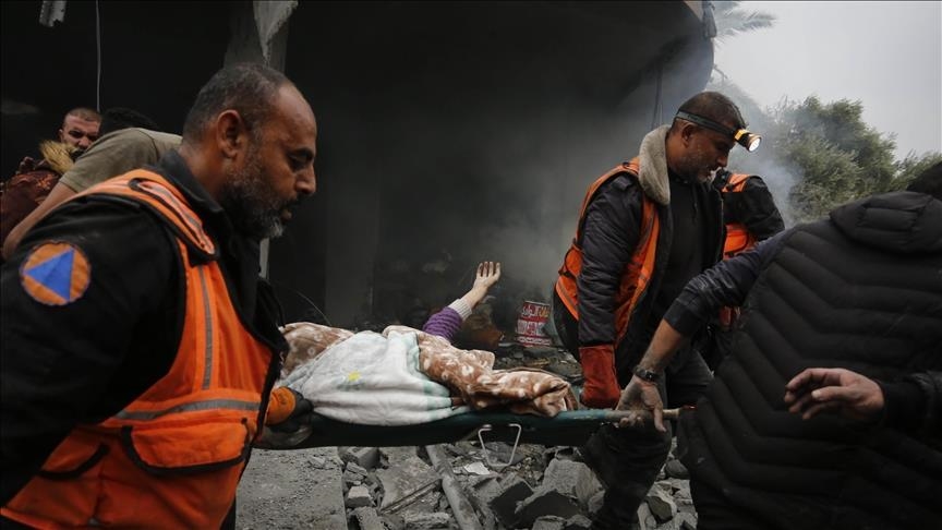 غزة.. إصابات بقصف إسرائيلي استهدف محيط مستشفى بدير البلح 