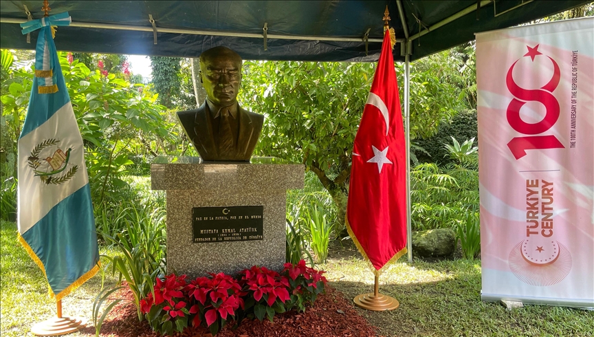 تدشين تمثال لأتاتورك في وزارة الخارجية الغواتيمالية