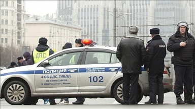 Rusi, nxënësja qëllon për vdekje një person dhe më pas vret veten