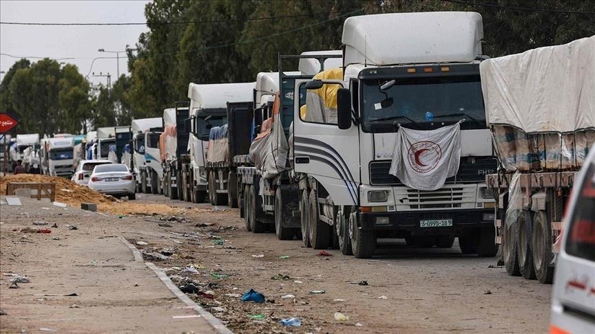 الهلال الأحمر الفلسطيني: 100 شاحنة مساعدات دخلت غزة الجمعة