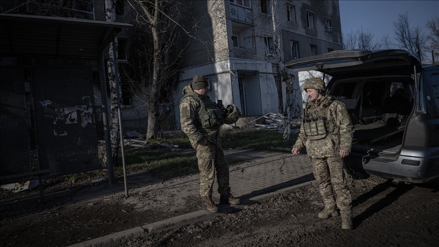 Ukrainian medical teams risk lives to help wounded soldiers on frontline