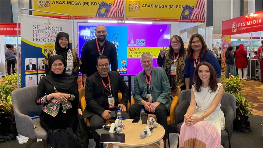 Malezya'daki Selangor Uluslararası Kitap Fuarı'nda Türkiye'yi İz Yayıncılık temsil etti