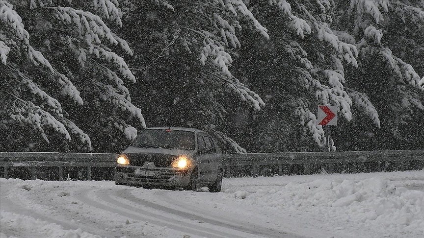Kars ve Ardahan'da kar etkili oldu