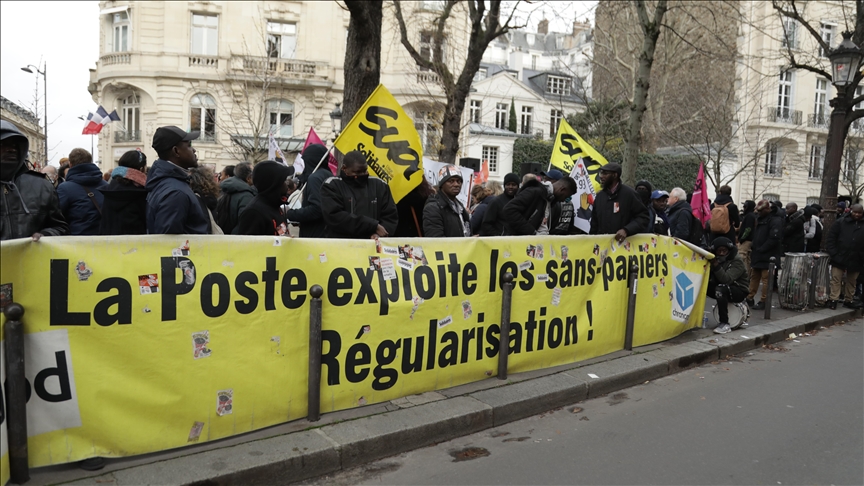 France: manifestation devant l'Assemblée nationale à Paris contre la loi immigration