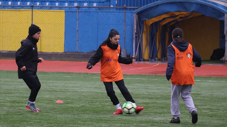 Ağrı'nın tek kadın futbol takımı başarılarıyla adından söz ettirmek istiyor