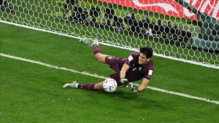 قدم.. ياسين بونو أفضل حارس مرمى في إفريقيا 2023