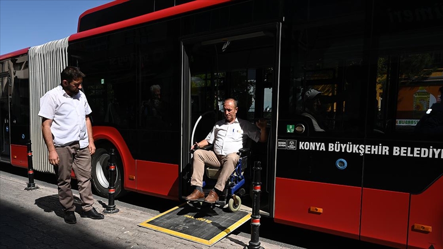 Konya'da otobüs şoförlerine engellileri daha iyi anlamaları için eğitim veriliyor