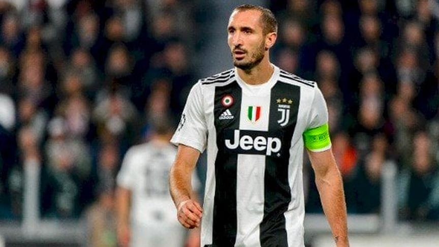 قدم.. يوفنتوس يعلن اعتزال قائده السابق جورجيو كيليني