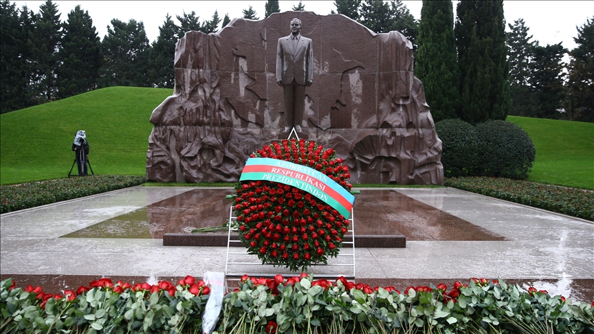 Azerbaijan marks 20th anniversary of death of former President Heydar Aliyev