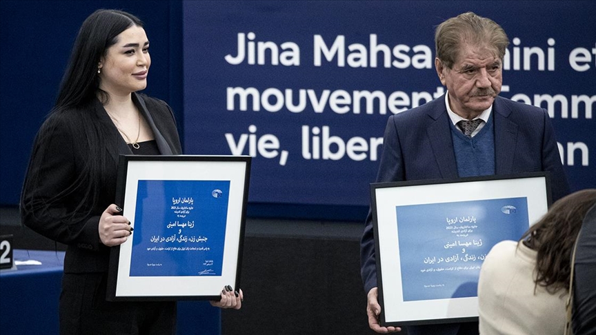 AP'de, bu yıl Mahsa Emini ile İranlı kadın hareketine verilen Sakharov Ödülü için tören düzenlendi