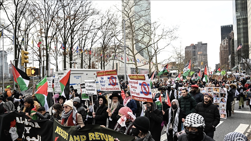 New York : une manifestation contre le "veto" américain au cessez-le-feu à Gaza