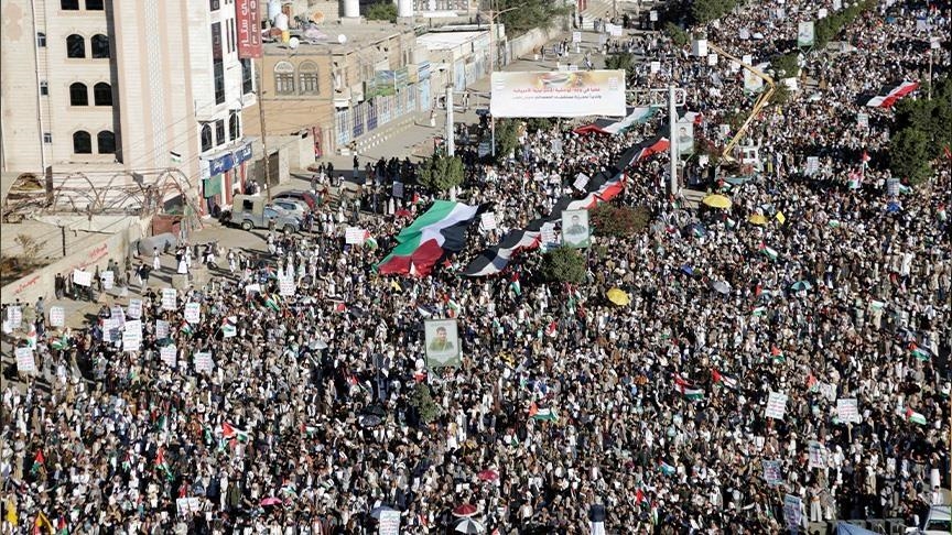 دعما لغزة.. عشرات الآلاف يتظاهرون في اليمن 