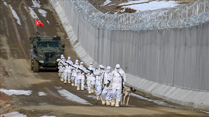 Türkiye finishes building major 170-km stretch of security wall on border with Iran