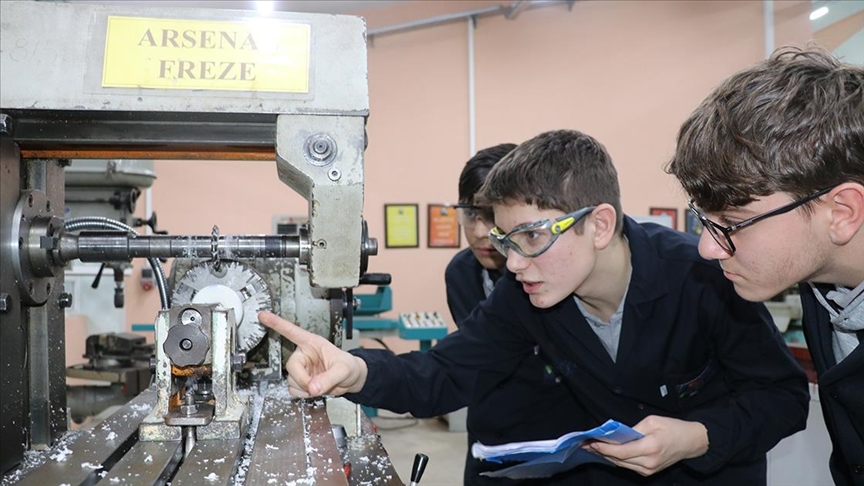 Kocaeli'deki meslek lisesi savunma sanayisine ara eleman yetiştirecek
