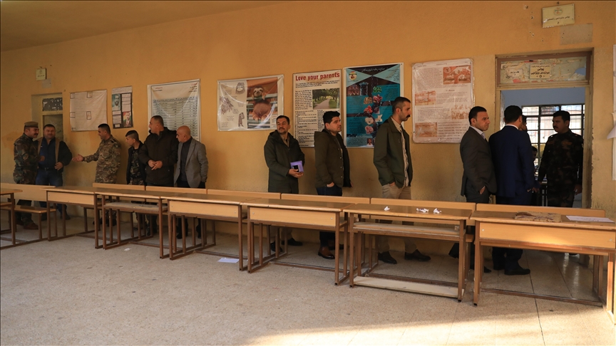Security forces, internal migrants begin voting for Iraqi local elections
