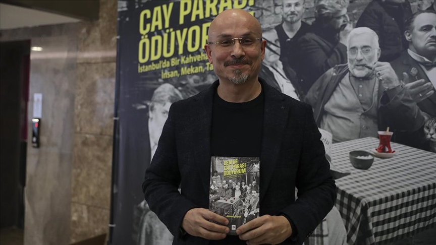 Kültür hayatında önemli yer tutan "edebiyat kahveleri" geleneği kitaplaştırıldı