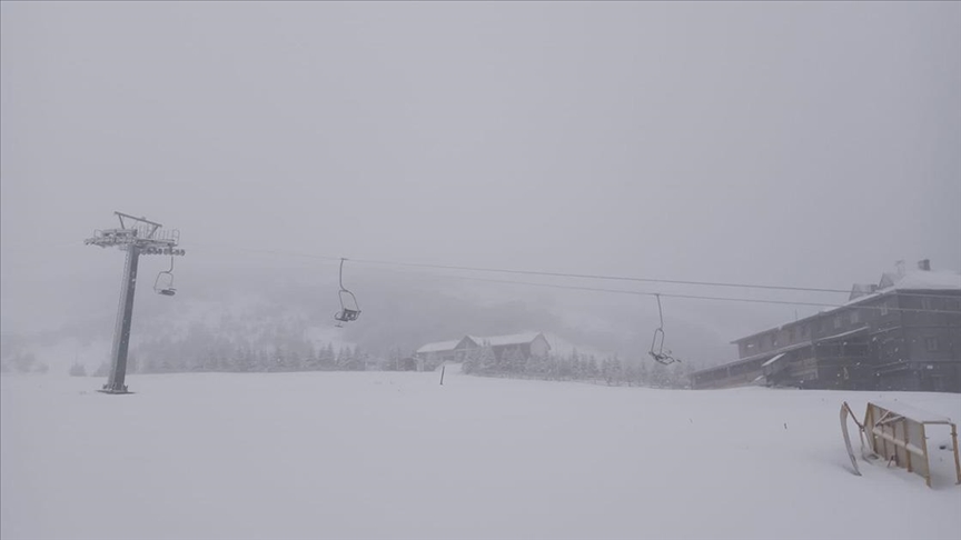 Ladik Akdağ Kayak Merkezi'ne kar yağdı