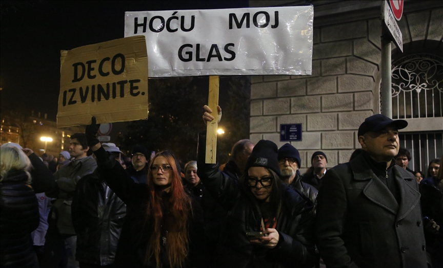 Srbija: Demonstranti ispred RIK-a traže poništavanje izbora u Beogradu