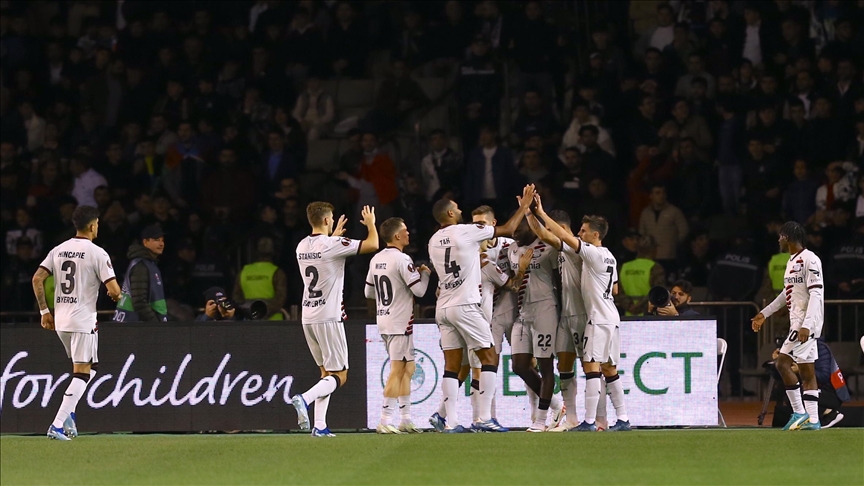 German Bundesliga leaders Bayer Leverkusen sink Eintracht Frankfurt
