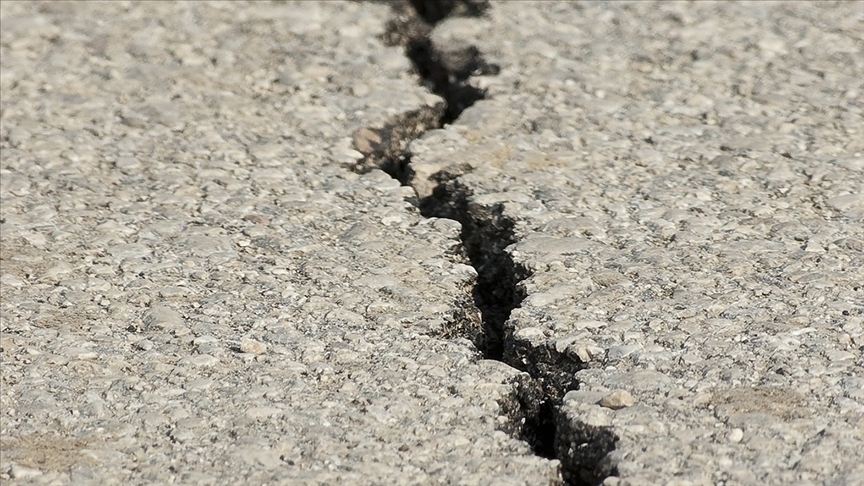 Çin'in Gansu eyaletinde meydana gelen depremde 127 kişi hayatını kaybetti