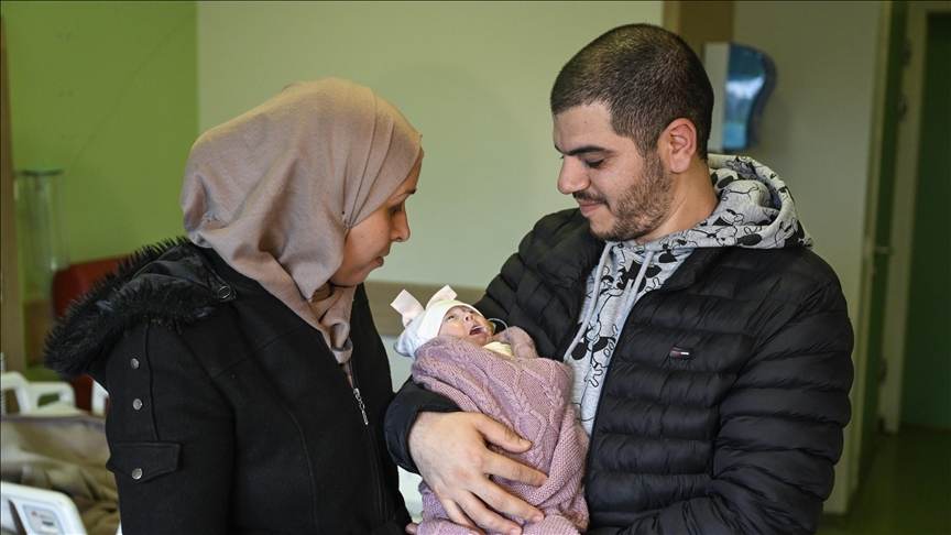 رقية الفلسطينية.. رضيعة تتمسك بالحياة في تركيا (تقرير)