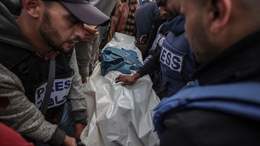 Gazze'deki hükümet: İsrail'in 7 Ekim'den bu yana düzenlediği saldırılarda 97 gazeteci öldürüldü