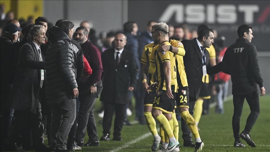 Istanbulspor-Trabzonspor Trendyol Super Lig match suspended