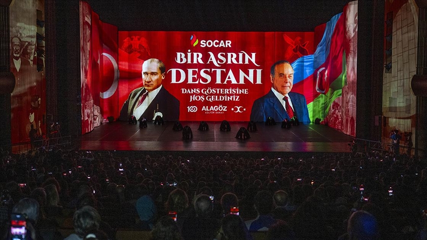 Türkiye ve Azerbaycan kültüründen unsurlar barındıran "Asrın Destanı" gösterisi AKM'de sahnelendi 