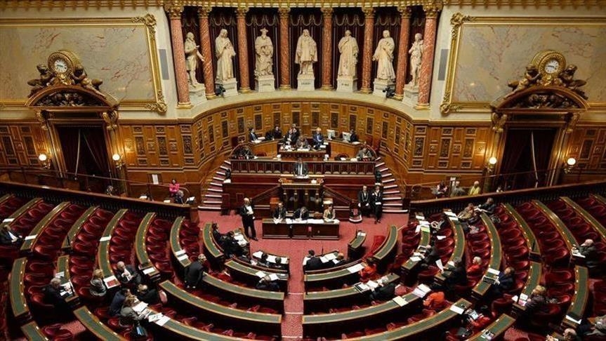 البرلمان الفرنسي يقر قانون الهجرة بشروط جديدة تثير الجدل