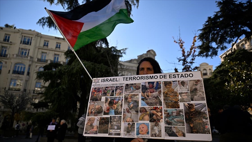 İspanya'da STK'lerden Meclis önünde "İsrail ile silah ticaretine son" eylemi 