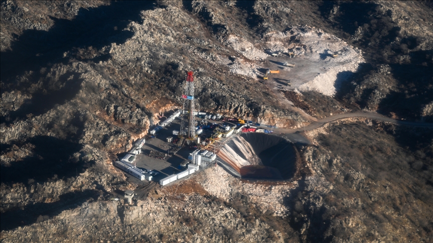 Türkiye's oil production in eastern region exceeds 30,000 barrels per day: Energy minister