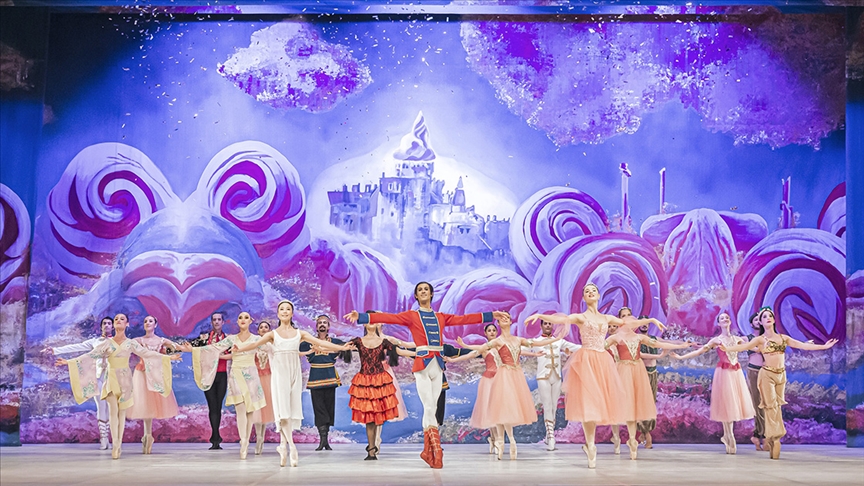 Antalya Devlet Opera ve Balesi "Fındıkkıran" balesini sahneleyecek