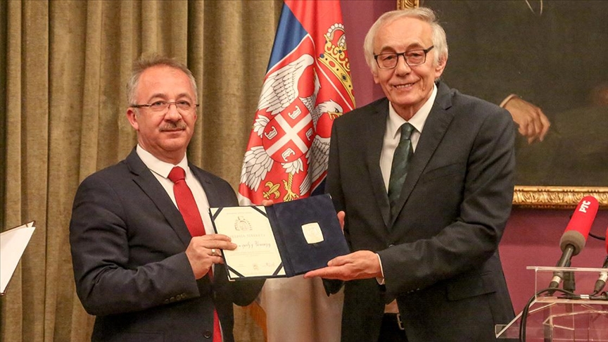 Sırbistan'dan, Cumhurbaşkanlığı Devlet Arşivleri Başkanı Ünal'a plaket