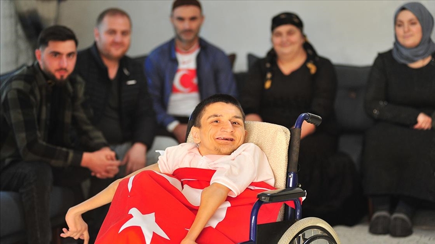 Bedensel engelli Ahıska Türkü Süleyman'ın Türkiye'yi gezme hayali gerçek oldu