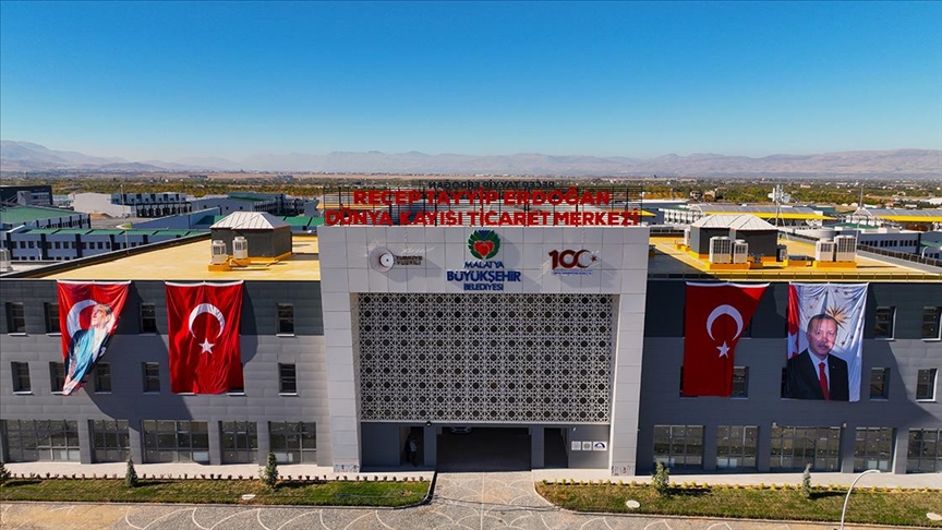 Malatya'da yapımı tamamlanan kayısı ticaret merkezi, kent ekonomisine katkı sağlayacak