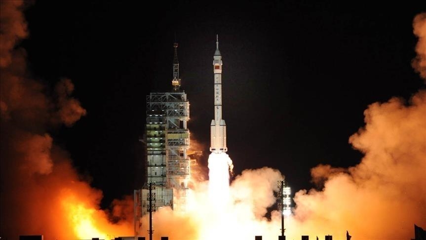 Тайконавты китайского корабля «Шэньчжоу-17» совершили первый выход в космос