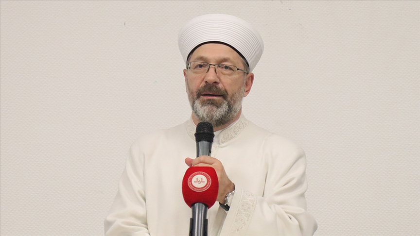Erbaş, Fransa’da şehit askerler ve İsrail saldırılarında öldürülen Filistinliler için dua etti