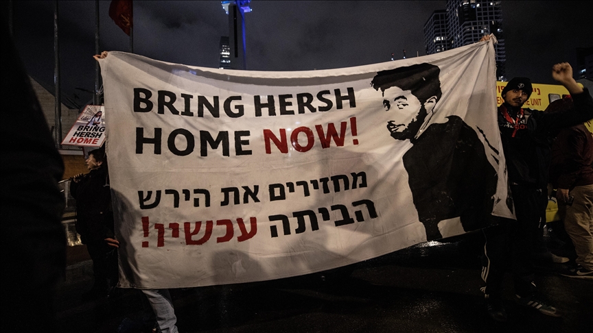 İsrailli esirlerin yakınları "esir takası anlaşması" talebiyle Tel Aviv'de gösteri düzenledi 