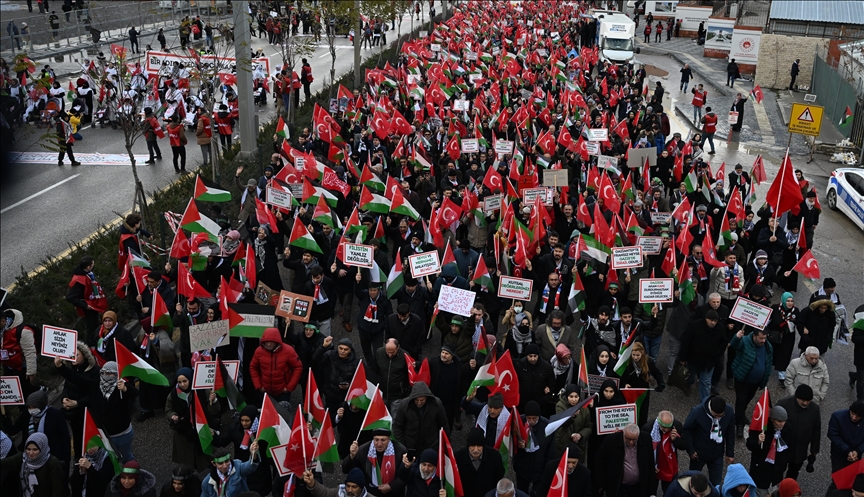 Ankara'da binlerce kişinin katılımıyla "Büyük Gazze Yürüyüşü ve Mitingi" düzenlendi