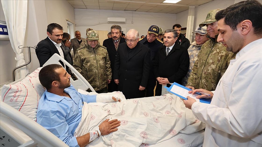 Milli Savunma Bakanı Güler yaralı askerleri ziyaret etti