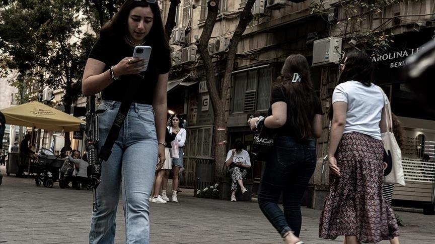 France : 54% des 18-24 ans déterminés à quitter le pays en raison du climat politique et économique