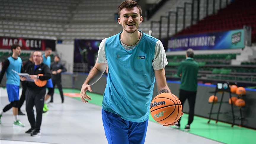 TOFAŞ'lı basketbolcu Tolga Geçim yeniden ay-yıldızlı formayı hedefliyor