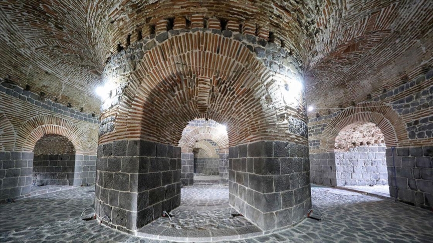 Dünya mirası "Diyarbakır Surları"ndaki 70 burç restore edildi