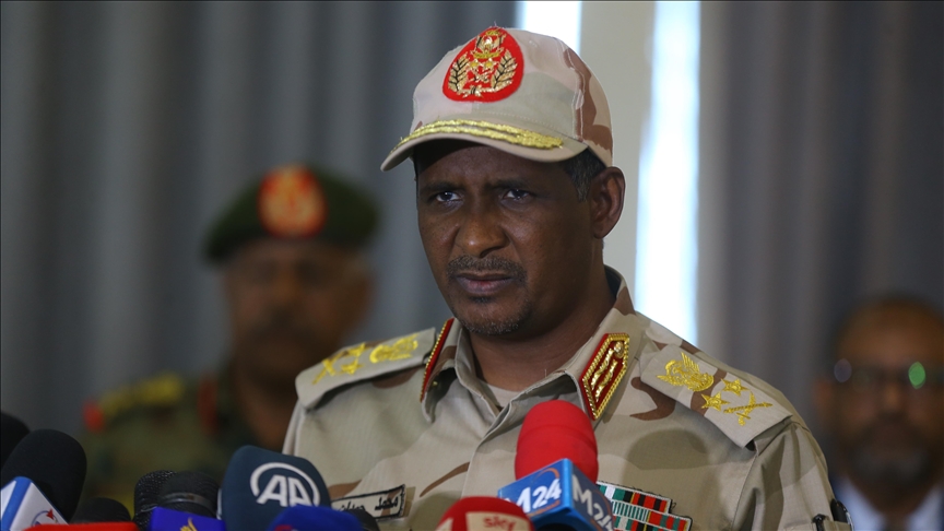 أول ظهور له خارج السودان.. حميدتي يلتقي الرئيس الأوغندي