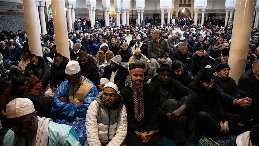 Fransa'da muhalif milletvekilinden, camilere yönelik saldırıları önlemek için "eylem" çağrısı