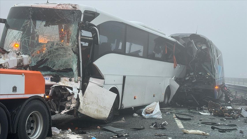 Kuzey Marmara Otoyolu'nda zincirleme kazada 10 kişi öldü, 61 kişi yaralandı