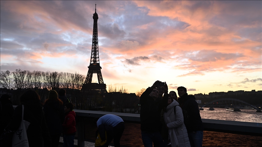 Eiffel Tower shuts down on 100th anniversary due to strike